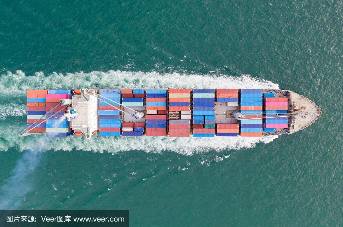 集装箱船在具有吊车桥的码头上开展对外进出口业务.物流和运输